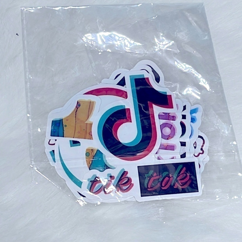 TikTok Logo Cropped Tee Shorts Lounge Set Pockets Large Bonus Tik Tok Stickers - Picture 3 of 16